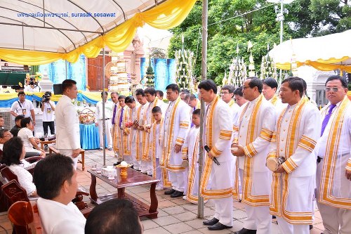ประเพณีอุ้มพระดำน้ำ
