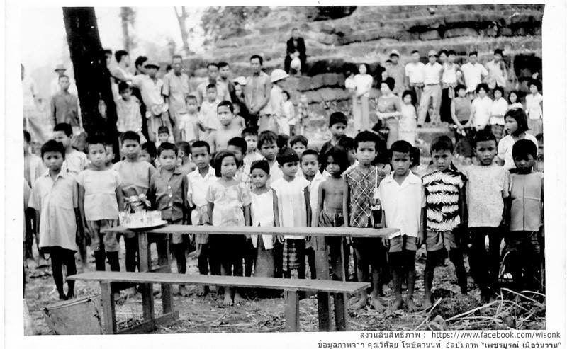 149-ภาพประชาชน ที่มาคอยต้อนรับ มล ปิ่น มาลากุล