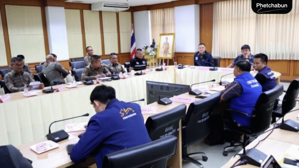 เพชรบูรณ์ประชุมเข้ม เตรียมมาตรการรองรับ “ทริปน้ำไม่อาบ” (4)