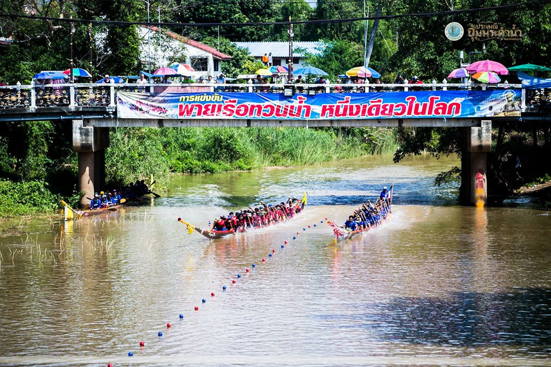 ประเพณีอุ้มพระดำน้ำ