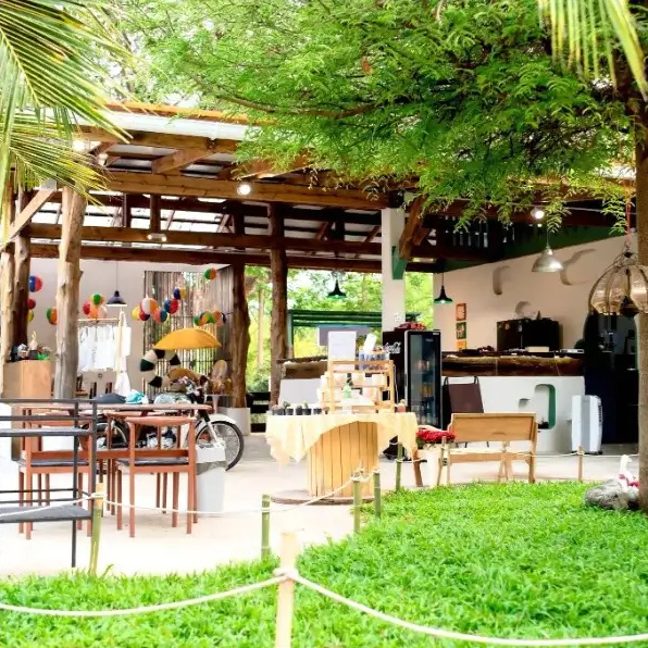 บ้านก๋ง Eat & Play Cafe — มุม 2