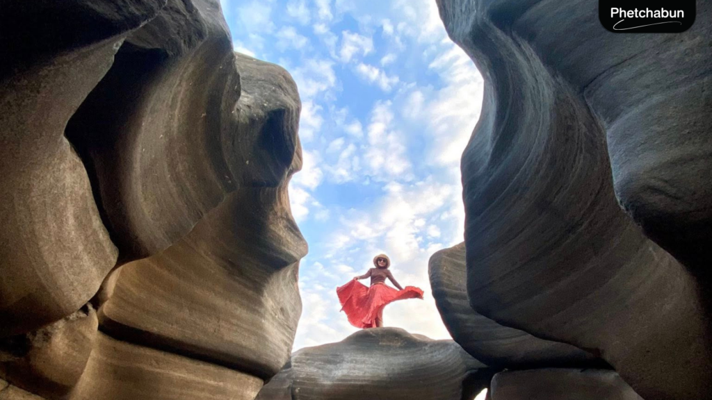 นักท่องเที่ยวแห่เที่ยว “เลยดั้น ลานหินมหัศจรรย์” อำเภอน้ำหนาว จังหวัดเพชรบูรณ์ (3)